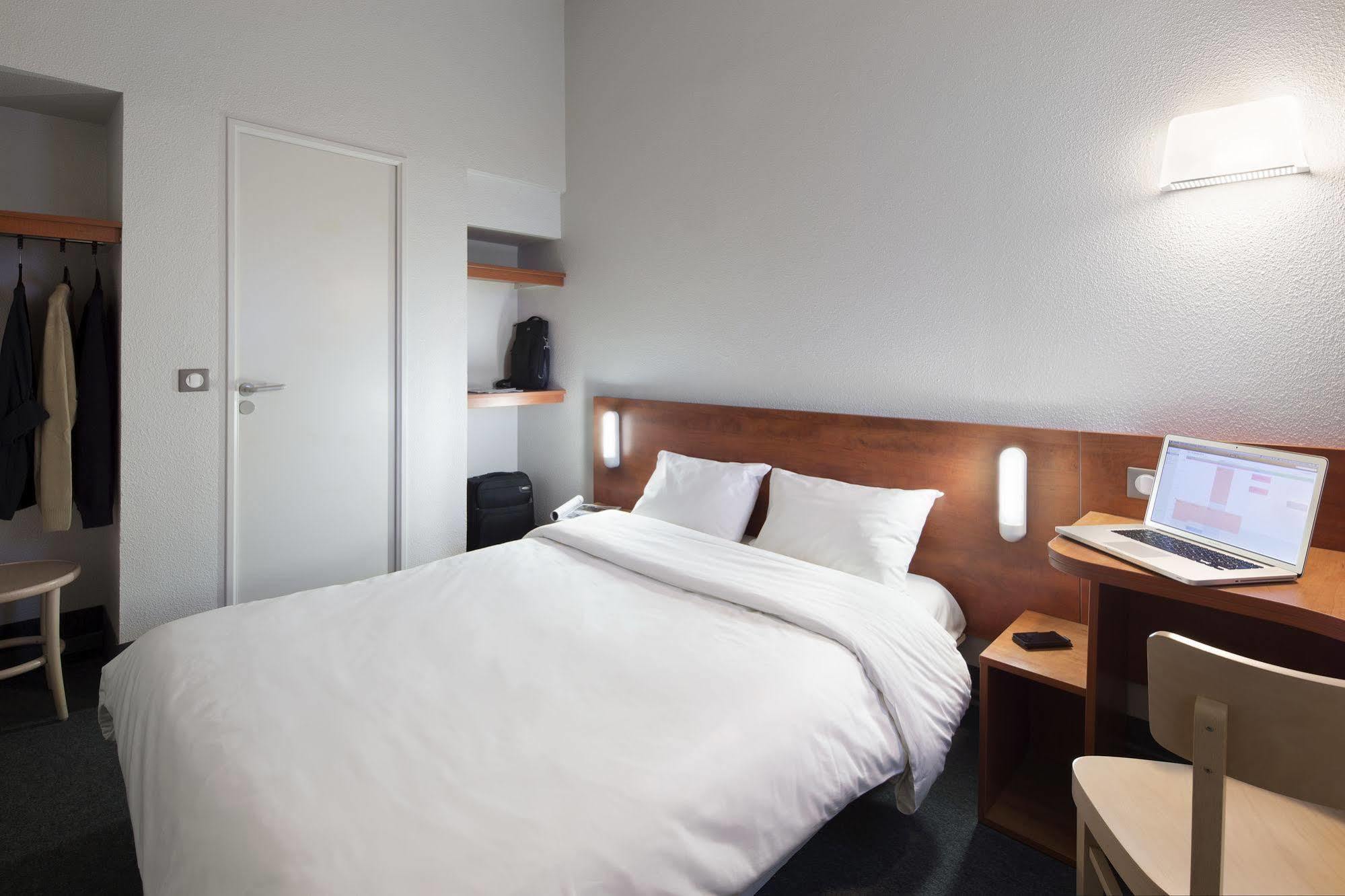 B&B Hotel Chartres Le Coudray Exterior foto